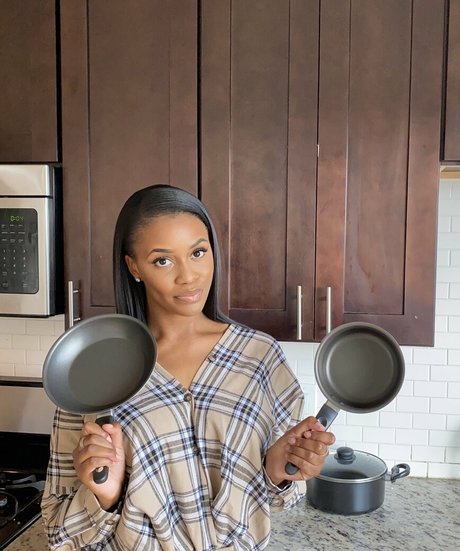 allyfromthesouth actriz desnuda galerías