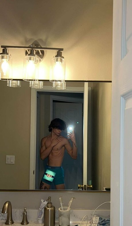 nate shreds top model photo