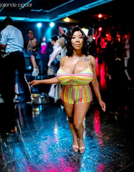 jalande jaguar too buena estrella porno foto