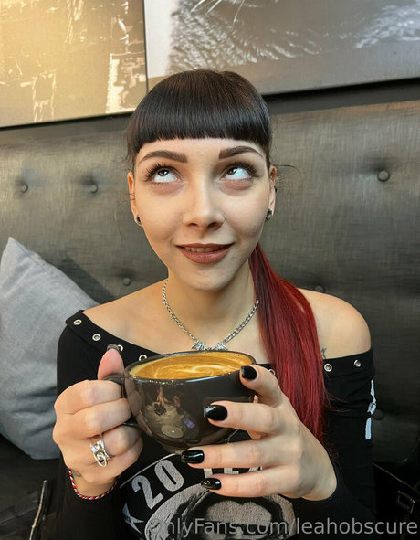 LeahObscure hermosa actriz galerías