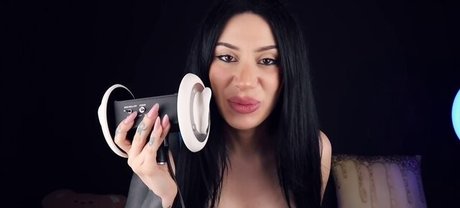 Ellie Alien sexe star image