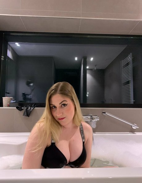 milenaaxoxo star du porno érotique images