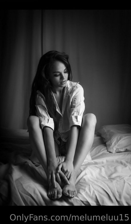 melumeluu15 hermosa modelo foto