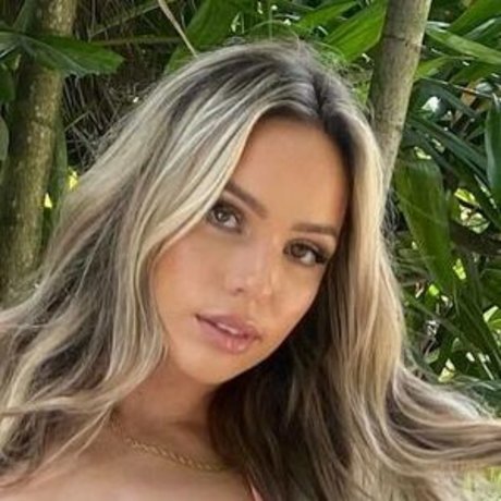 Maxxine Dupri étoile sympa galeries