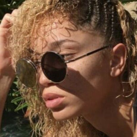 tazsangelsuncensored étoile nue photo