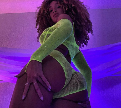 tazsangelsuncensored modelo adulto galería