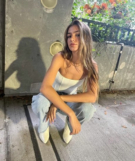 Emily Legler modelo desnuda imágenes