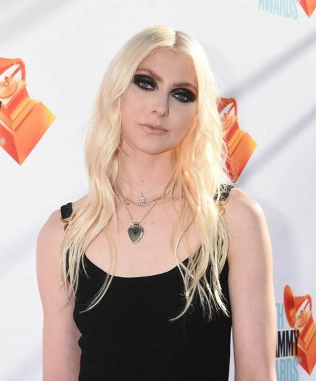 Taylor Momsen star du porno en haute qualité galerie