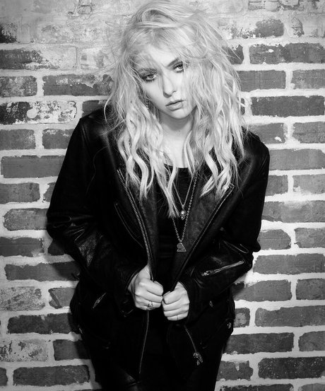 Taylor Momsen star du porno adulte img