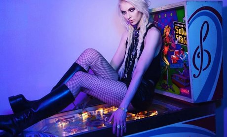 Taylor Momsen estrella sexy archivo