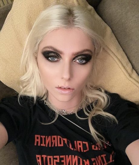 Taylor Momsen star du porno de haute qualité collection