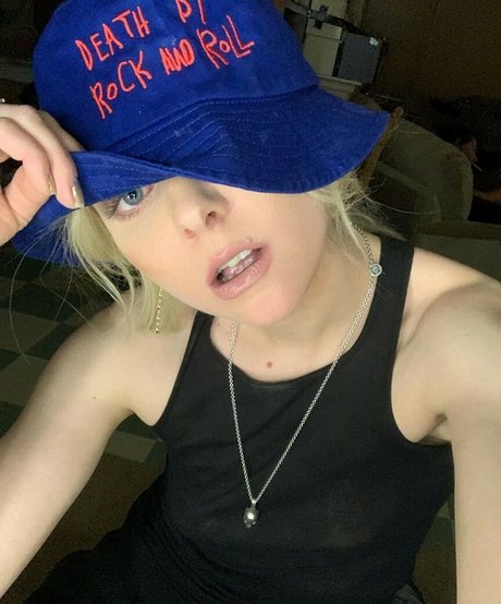 Taylor Momsen estrella pornografica foto