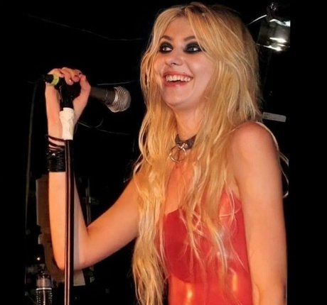 Taylor Momsen estrella erótica imágenes