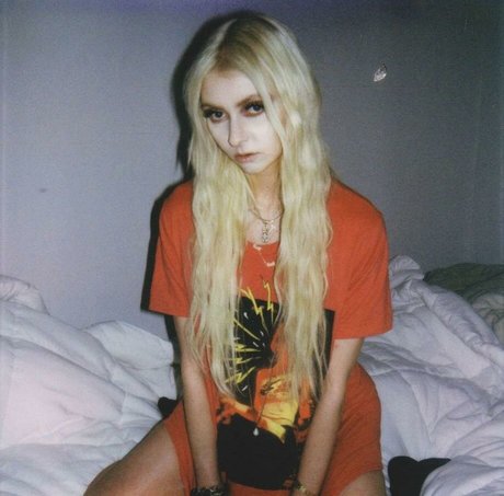 Taylor Momsen modelo de arte foto