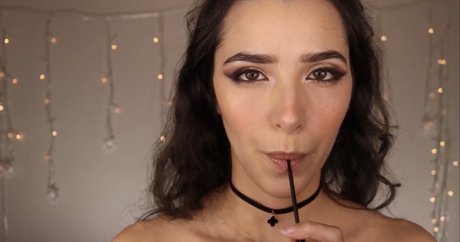 ASMR Glow desnudos de modelos imágenes