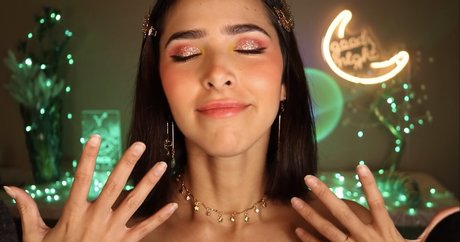 ASMR Glow hermosa actriz galería
