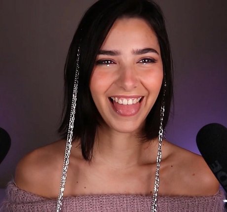 ASMR Glow jolie actrice photos