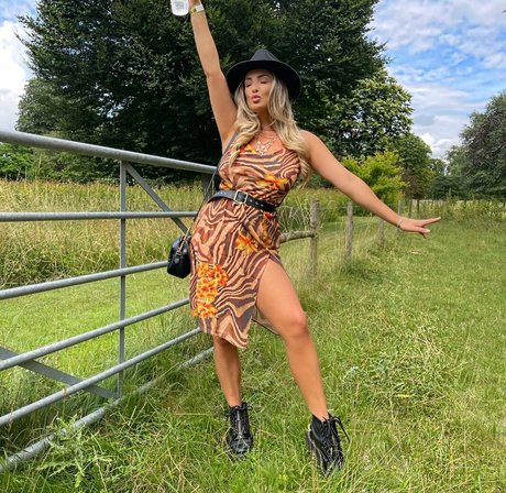 Daisydooxx hermosa estrella porno imágenes