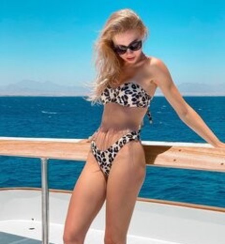 Mary Lvk modelo atractivo foto