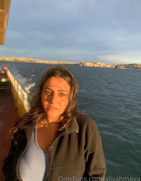 aliyahmaya modelo superior galerías