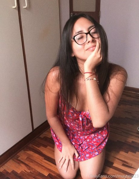 naughtylatinagirl modelo porno galería