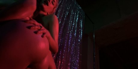 mistylovelace estrella caliente foto