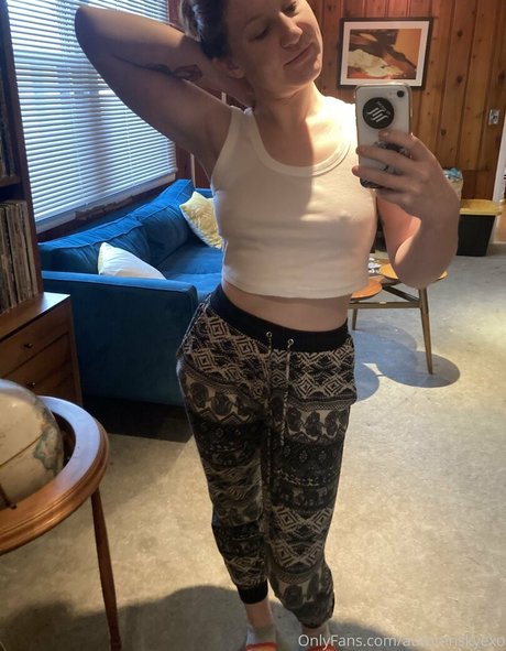 autumnskyexo étoile érotique des photos