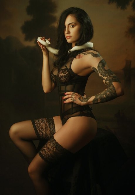 Anastasia Vvedenskaya modelo superior galerías