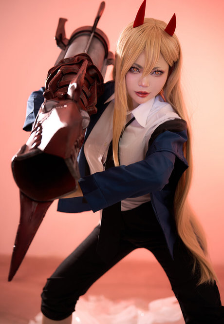 ZinieQ Cosplayer jolie actrice image