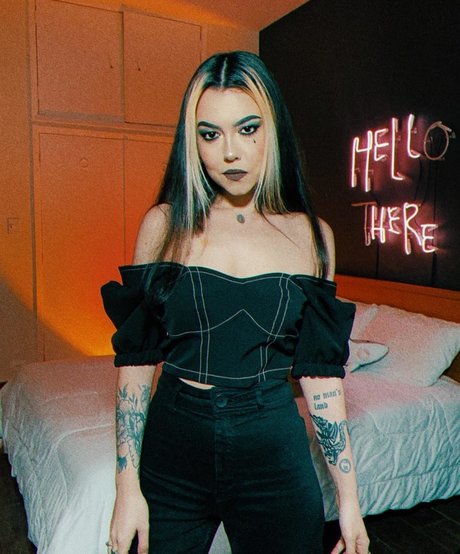 Violet Orlandi star du porno belle collection