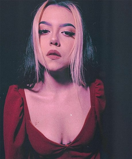 Violet Orlandi estrella pornografica imagen