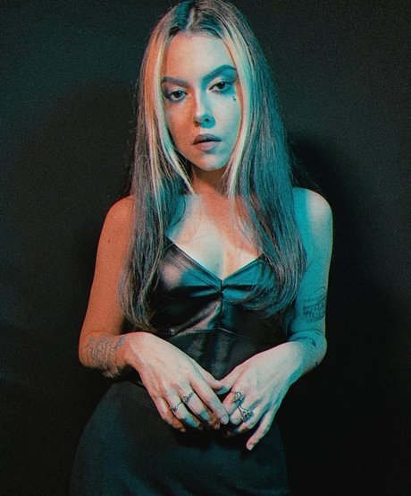 Violet Orlandi étoile érotique image