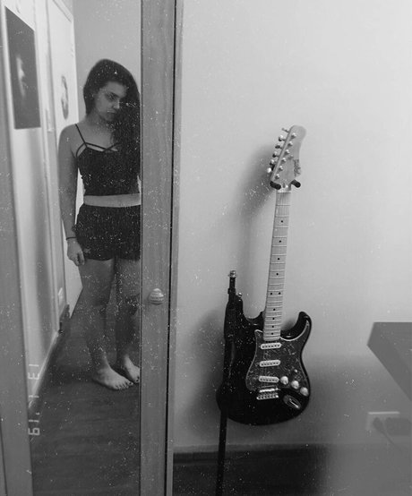 Violet Orlandi modelo superior galerías