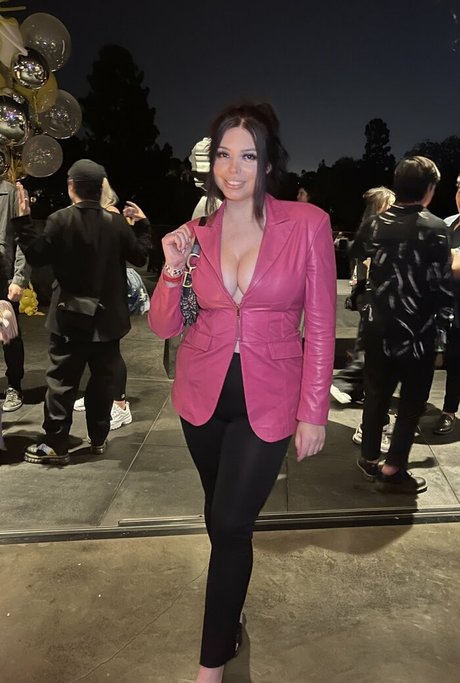 Adept hermosa estrella porno archivo