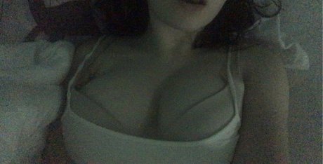 Gutsluvr hot model picture