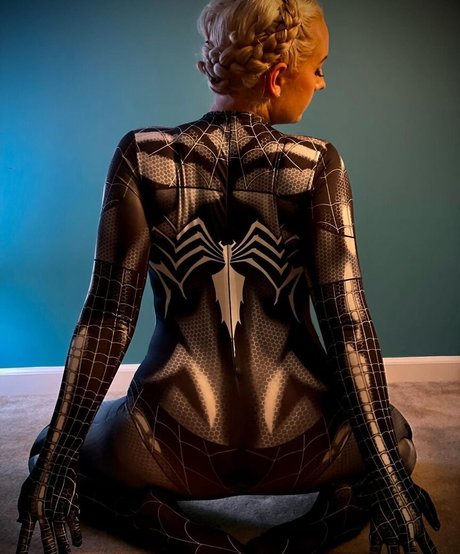 LiteWeight Gaming model erotic photos
