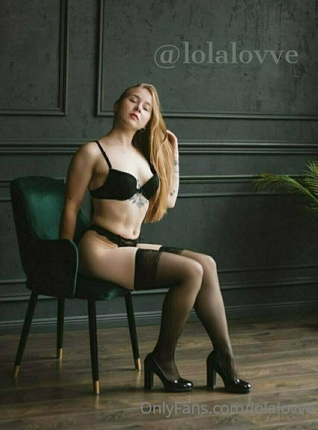 lolalovve modelo libre fotos