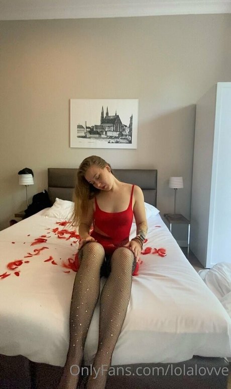 lolalovve actriz foto