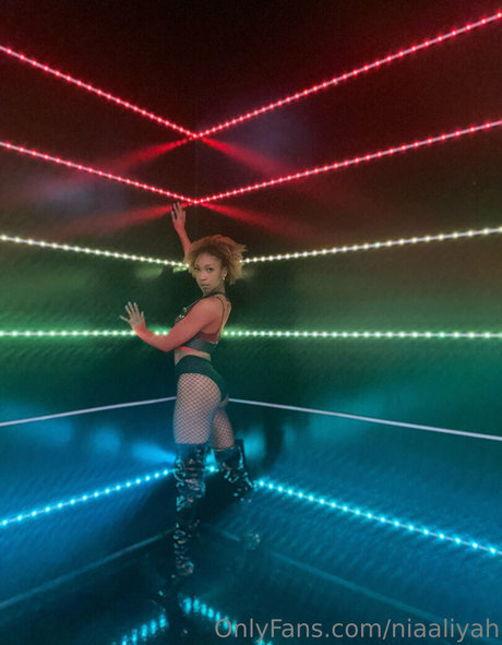 niaaliyah actriz desnuda imagen