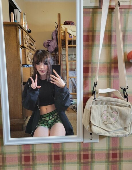 Sammynoodlesoup nude model photos