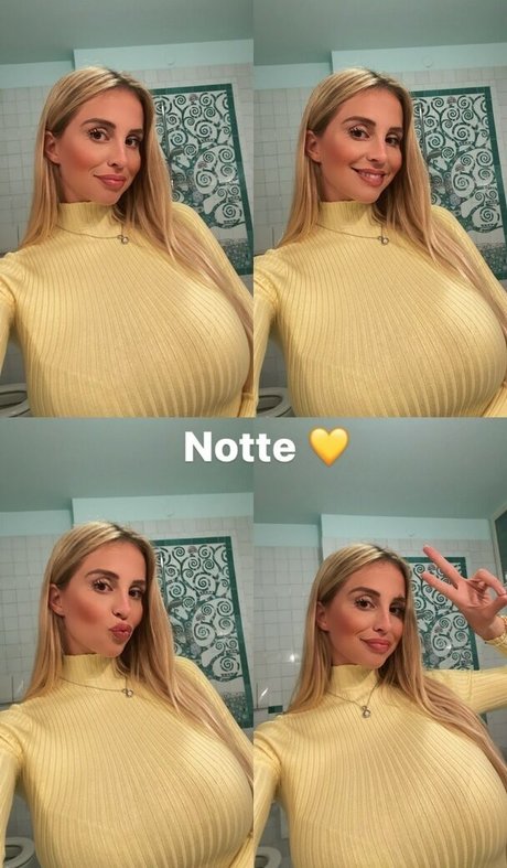 Maria Arreghini modèle érotique photos