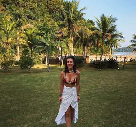 Larissa Erthal estrella porno superior foto