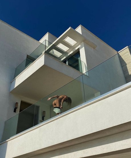 Polina Malinovskaya belle actrice image