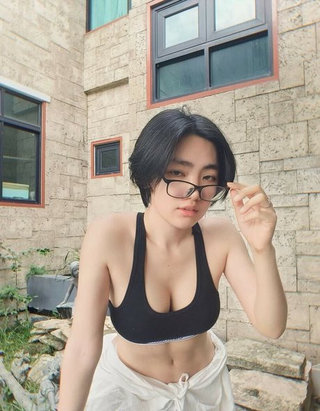 Poon Wrunya estrella sexy galería