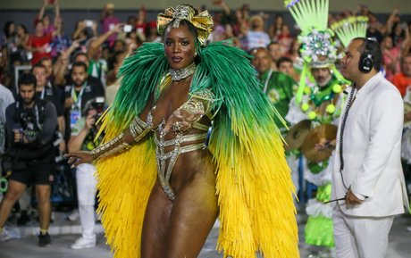 Iza Cantora modelo desnuda imagen