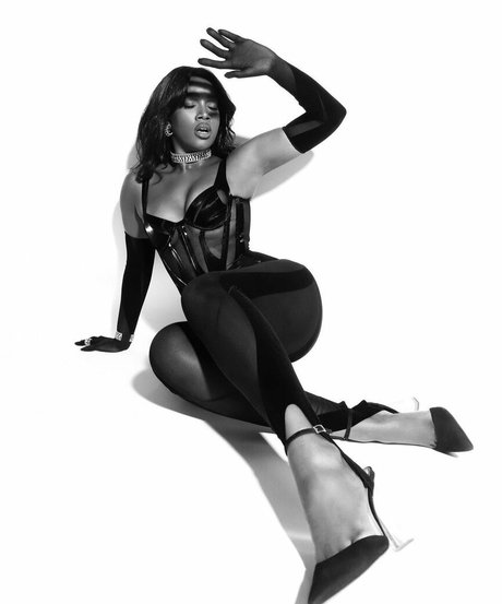 Iza Cantora étoile xxx des photos