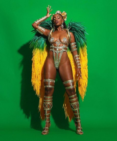 Iza Cantora estrella porno exclusiva imágenes