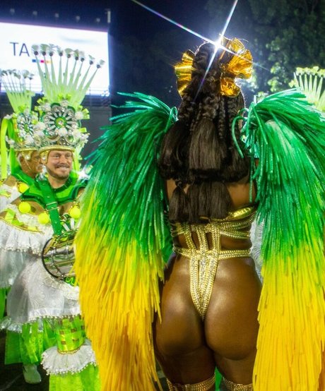 Iza Cantora star du porno gratuite img