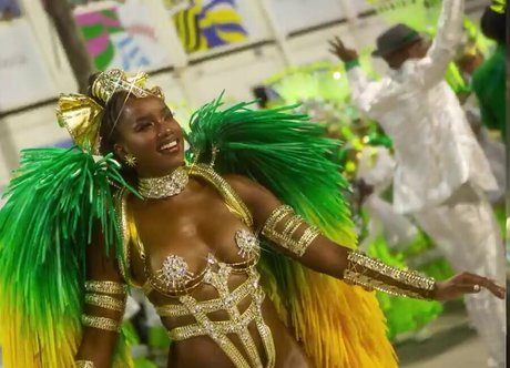 Iza Cantora étoile érotique images