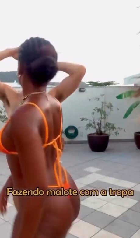 Iza Cantora modelo gratis galerías